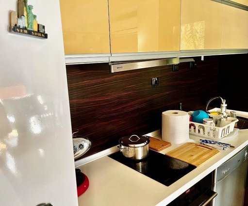 SE PRODAVA RENOVIRAN I NAMESTEN 50M2 STAN VO KOZLE