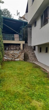 Crnice kuka 391m2 dvor 493m2