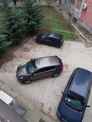 Se izdava stan 56m2 prvi kat pozadi Sobranie
330евра