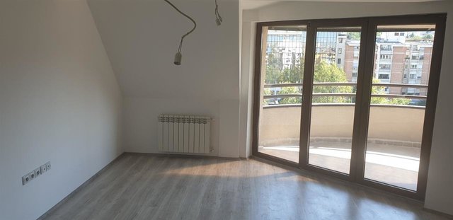 Kapistec 90m2 prazen 4soben za firma ili ziveenje