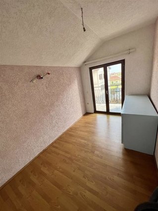 Shitet shtepi 290m2 me lokal ne rr.Mara Ugrinova