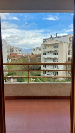 Hrom dvosoben 57m2 renoviran i opremen stan