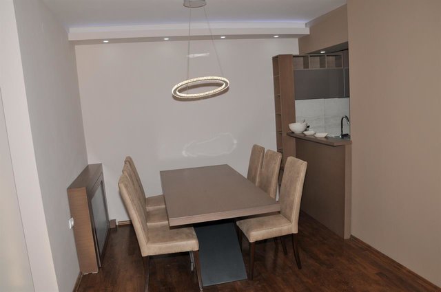 SE IZDAVA EXTRA STAN CENTAR VO GRADSKI ZID -2 SPAL