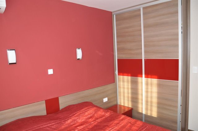 SE IZDAVA EXTRA STAN CENTAR VO GRADSKI ZID -2 SPAL