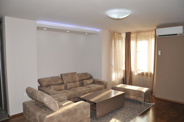 SE IZDAVA EXTRA STAN CENTAR VO GRADSKI ZID -2 SPAL