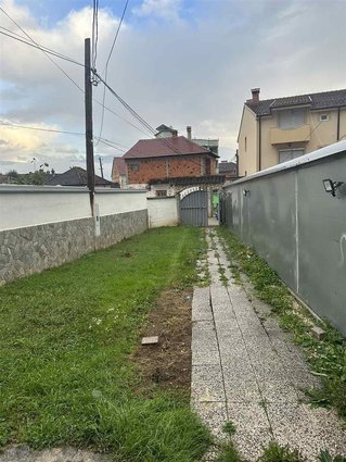 Se prodava kukja vo Vrapciste 335m/ + 28m2 dvor