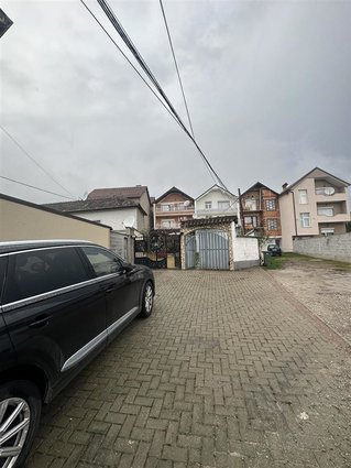 Se prodava kukja vo Vrapciste 335m/ + 28m2 dvor