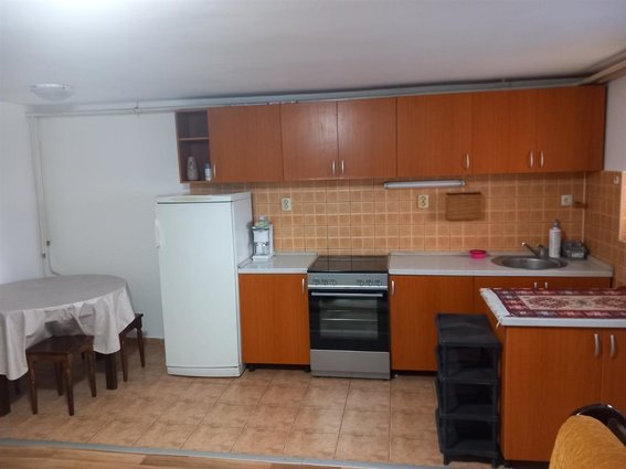 SE IZDAVA NAMESTEN STAN 50m2 VO CRNICE