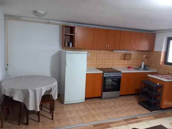 SE IZDAVA NAMESTEN STAN 50m2 VO CRNICE