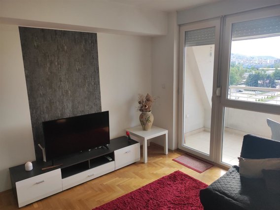 SE IZDAVA TOP STAN 55 M2 AMERIKAN KOLEDZ