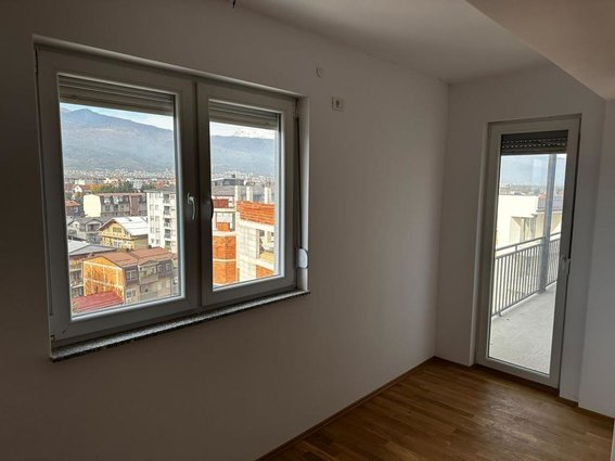 Se prodava stan 126 m/2 na 7 Kat nad Sparkasse Banka