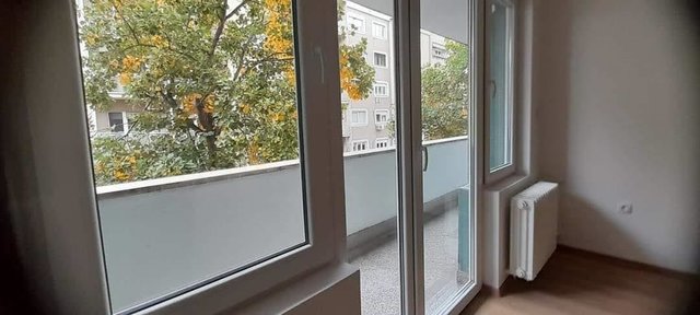 Centar plostad 80m2 renoviran stan za kancelarii