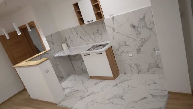 Centar plostad 80m2 renoviran stan za kancelarii