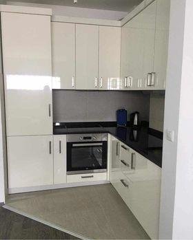 Centar trosoben 73m2 vo novogradba opremen