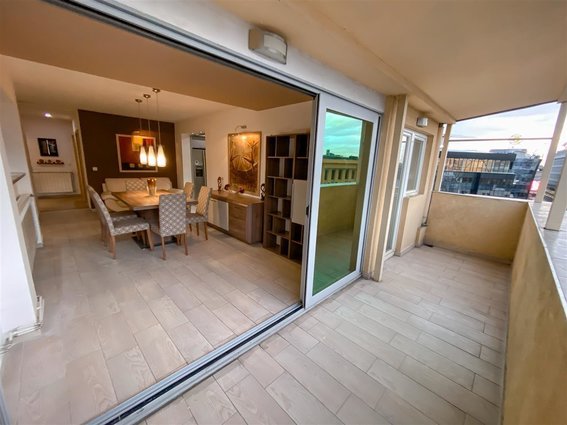 CENTAR ZGRADATA NA TIFANI 150M2