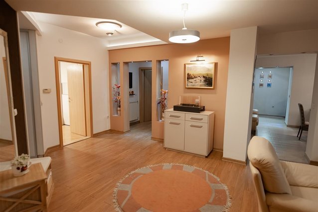 CENTAR ZGRADATA NA TIFANI 150M2