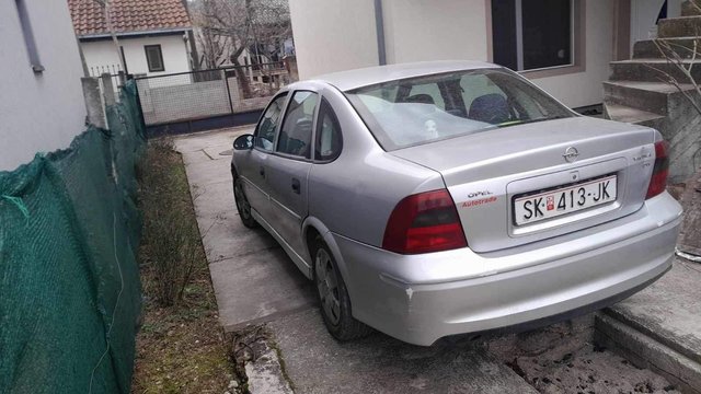 Prodavam Opel Vektra B