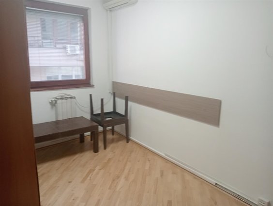 Centar bilna 140m2 1kat za kancelarii