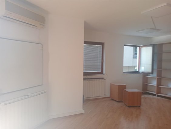Centar bilna 140m2 1kat za kancelarii
