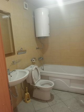 CENTAR UL 11 OKTOMVRI 140M2 SE IZDAVA