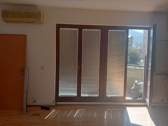 CENTAR UL 11 OKTOMVRI 140M2 SE IZDAVA