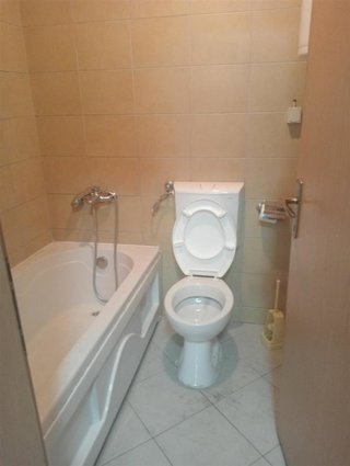 CENTAR UL 11 OKTOMVRI 140M2 SE IZDAVA