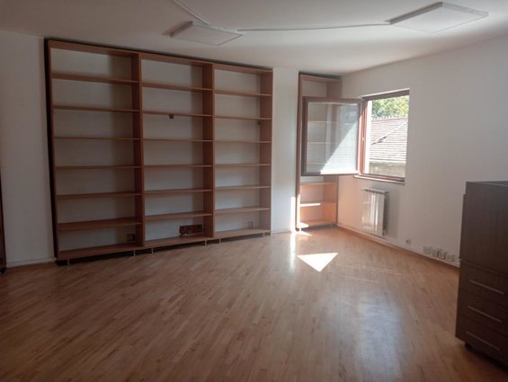 CENTAR UL 11 OKTOMVRI 140M2 SE IZDAVA