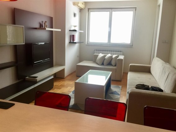 SE IZDAVA TOP STAN -2 SPALNI- KAJ MR JACK-CENTAR