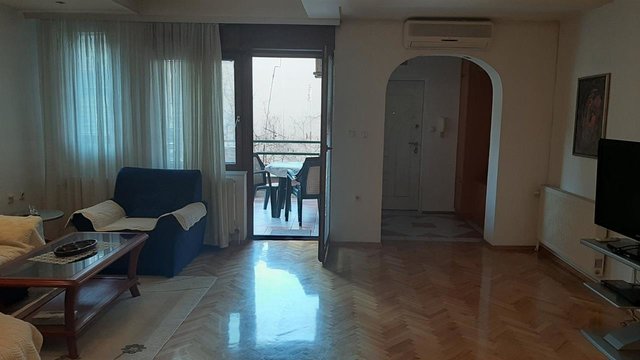 IZDAVANJE TOP STAN 75M2-BLIZU UNIVERZALNA