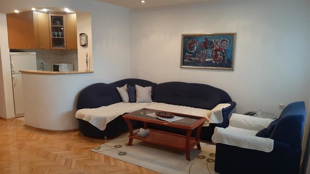 IZDAVANJE TOP STAN 75M2-BLIZU UNIVERZALNA