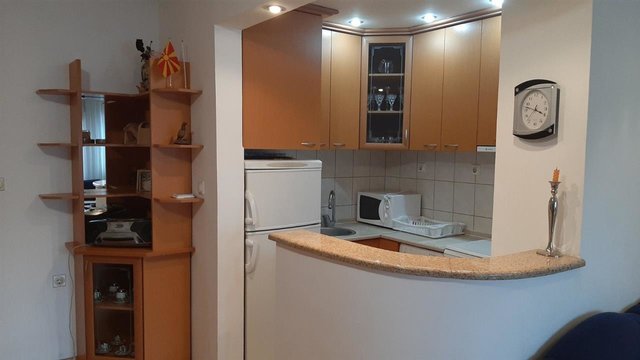 IZDAVANJE TOP STAN 75M2-BLIZU UNIVERZALNA