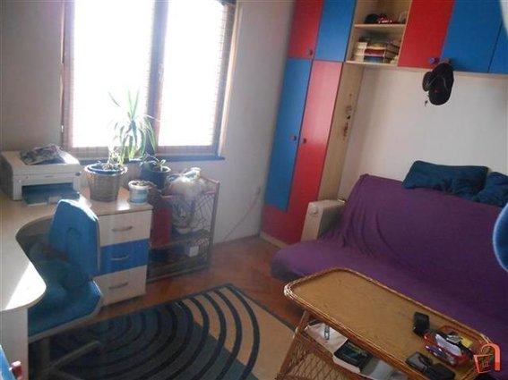 Stan 76m2 i 6 m2 pomosni prostoriiI