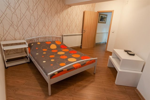 CENTAR ZGRADATA NA TIFANI 150M2 STAN SO EXTRA CENA