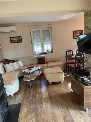 Се продава викендичка во Катланово