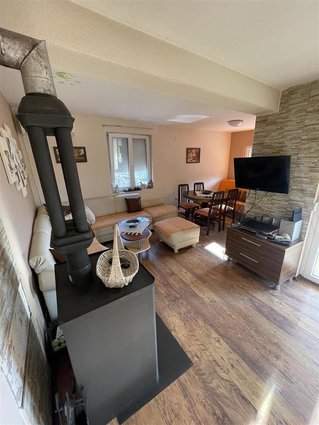 Се продава викендичка во Катланово