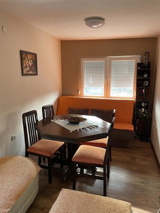 Се продава викендичка во Катланово