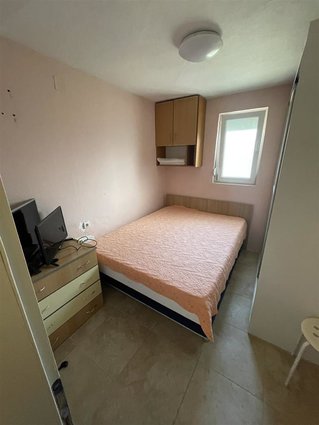 Се продава викендичка во Катланово