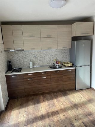 Се продава викендичка во Катланово