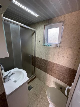 Се продава викендичка во Катланово