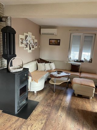 Се продава викендичка во Катланово