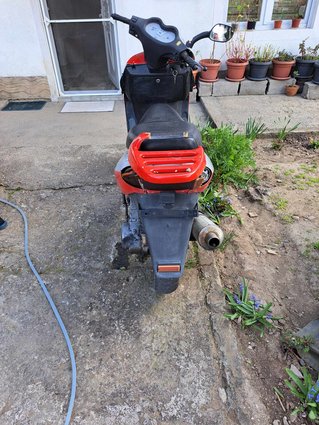 Se prodavaat skuteri vo ispravna sostojba