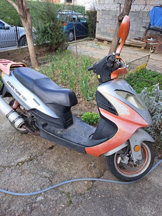 Se prodavaat skuteri vo ispravna sostojba