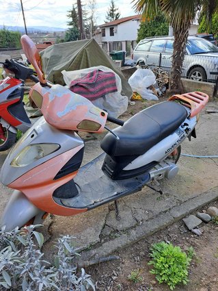 Se prodavaat skuteri vo ispravna sostojba