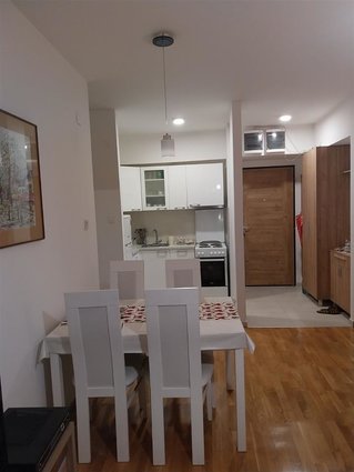 Karpos 2 45m2 opremen stan na ubava lokacija