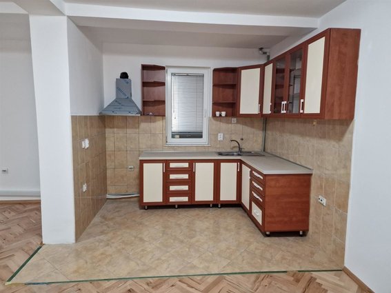 Centar 70m2 za kancelarii 1 i 2 kat