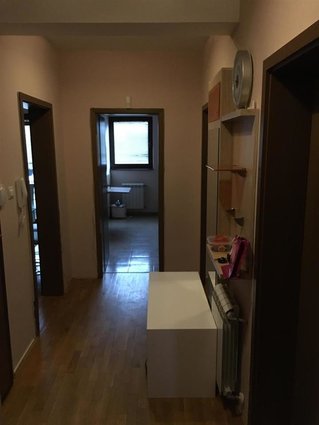 Centar trosoben stan 81m2 na 1kat