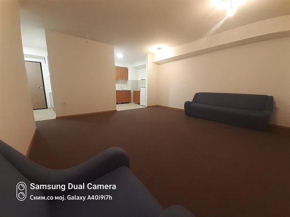 SE IZDAVA PRAZEN STAN 57 M2-AERODROM