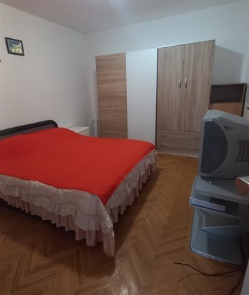 SE IZDAVA STAN SO DVOR 65 M2 -AERODROM