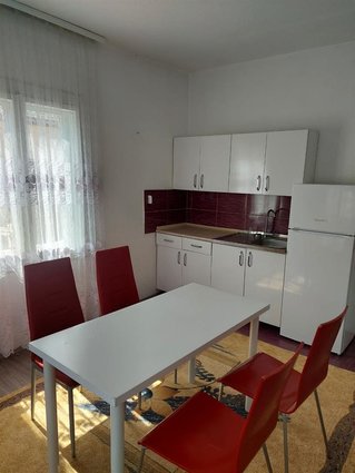 Iznajmuvame stanovi-Jepet banesa me Qira