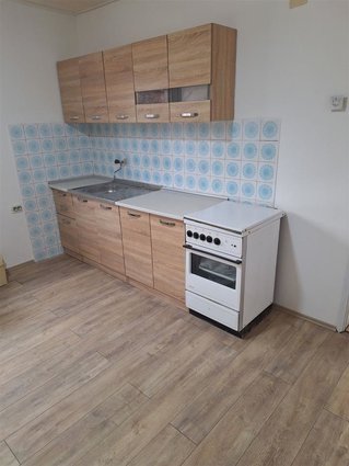 Се продава куќа 93м2 со двор, Драчево